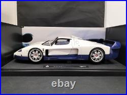 Hot Wheels Elite Maserati Mc12 Pearl White/Blue 1/18 Scale